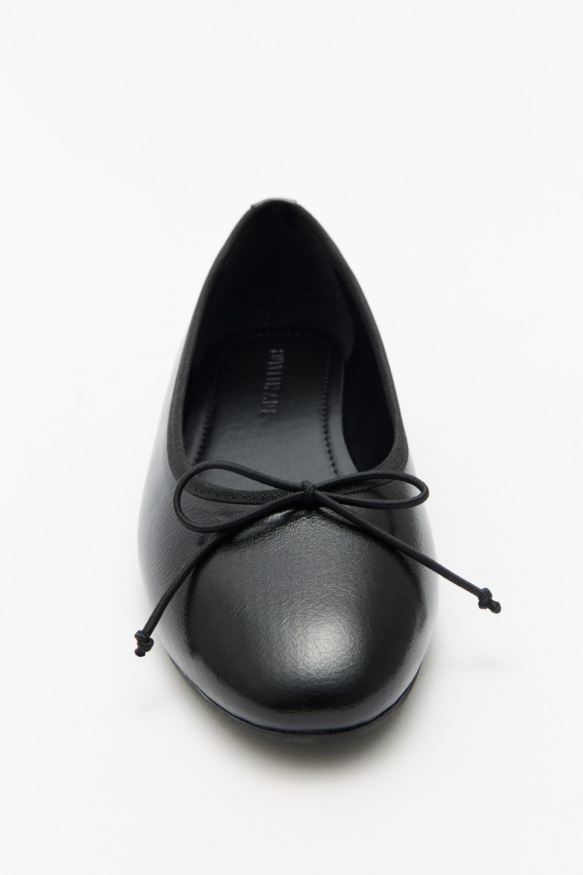 Minimal Kurdele Detaylı Siyah Kadın Babet