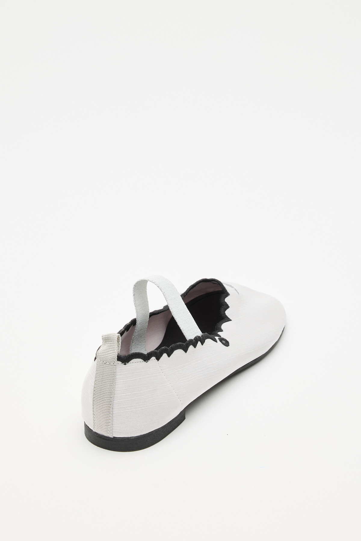 Minimal Nakışlı Bant Detaylı Gümüş Kadın Babet