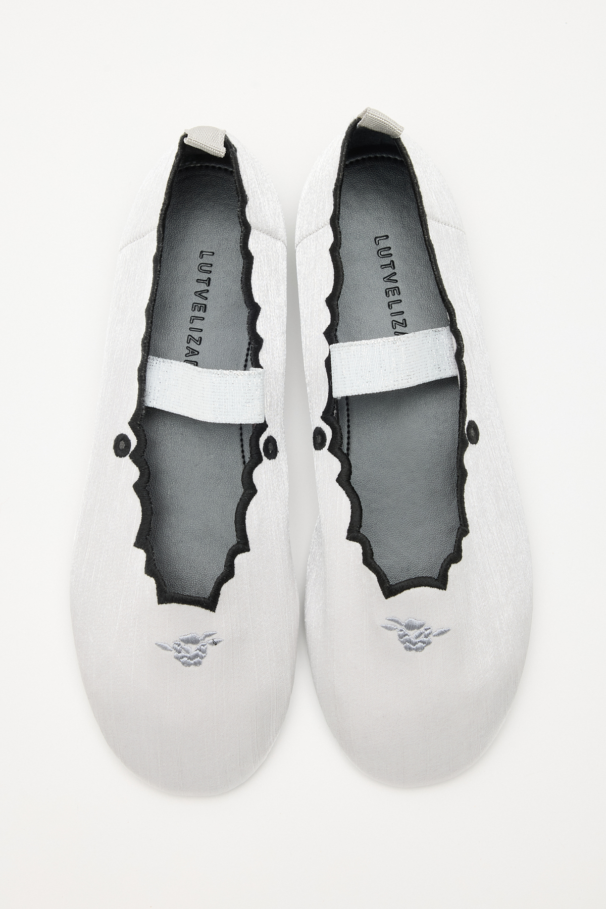 Minimal Nakışlı Bant Detaylı Gümüş Kadın Babet