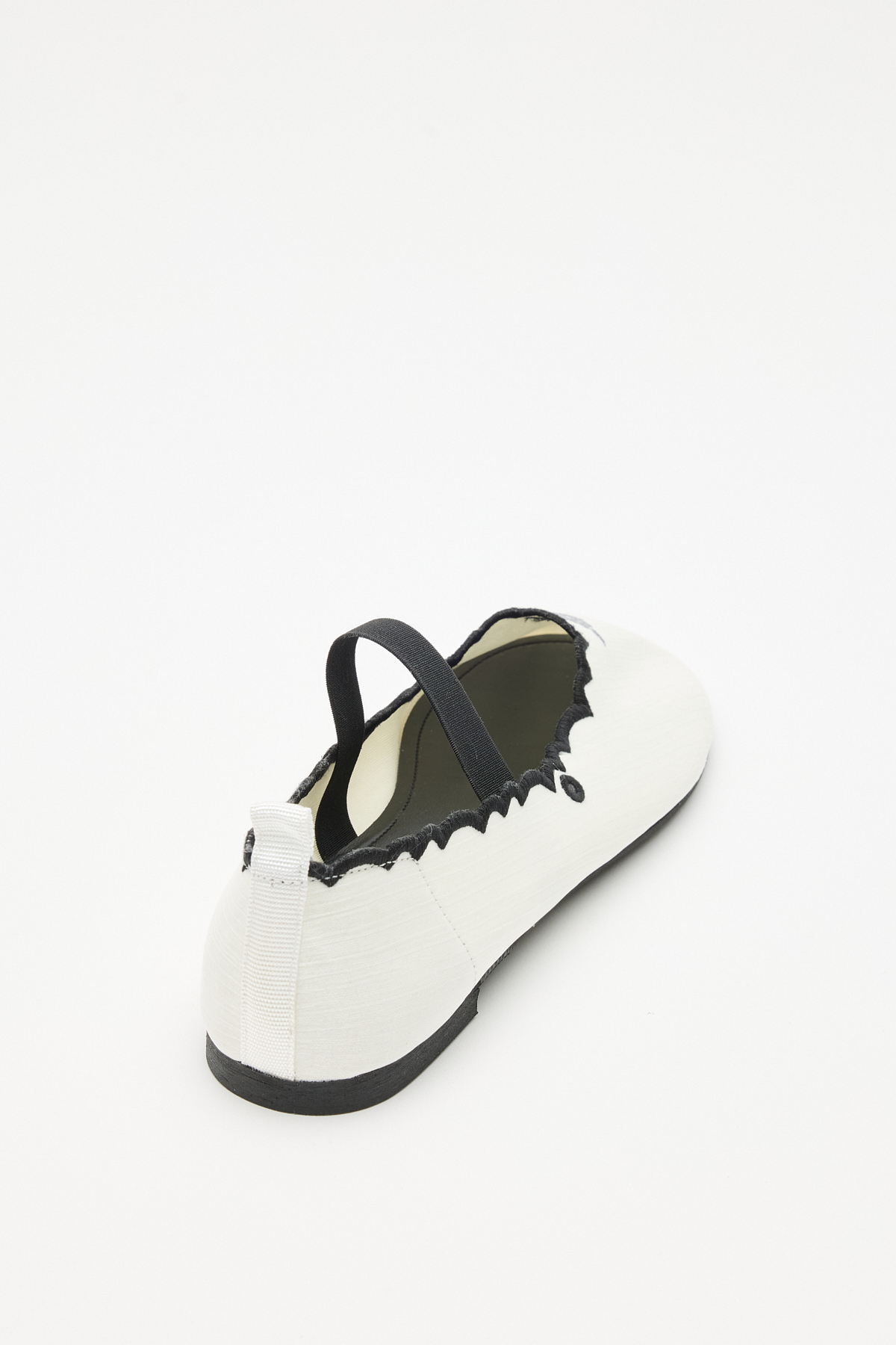 Minimal Nakışlı Bant Detaylı Kemik Kadın Babet