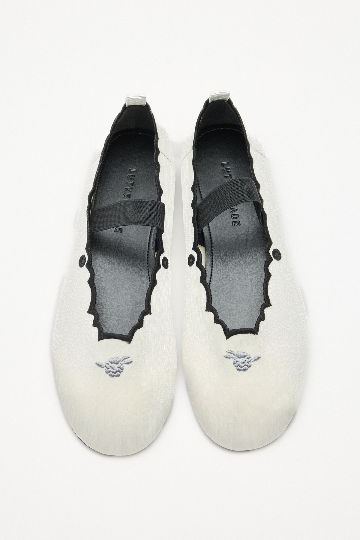 Minimal Nakışlı Bant Detaylı Kemik Kadın Babet