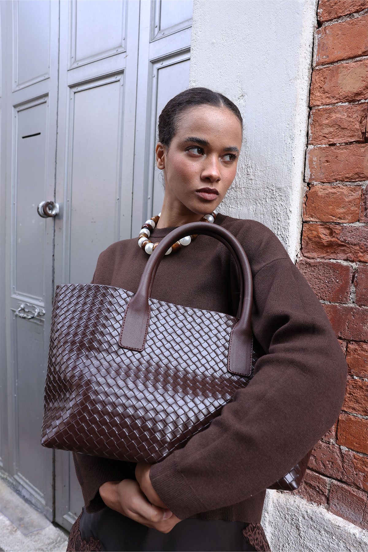Örgü Dokulu Deri Görünümlü Acı Kahve Örgü Kadın Çanta