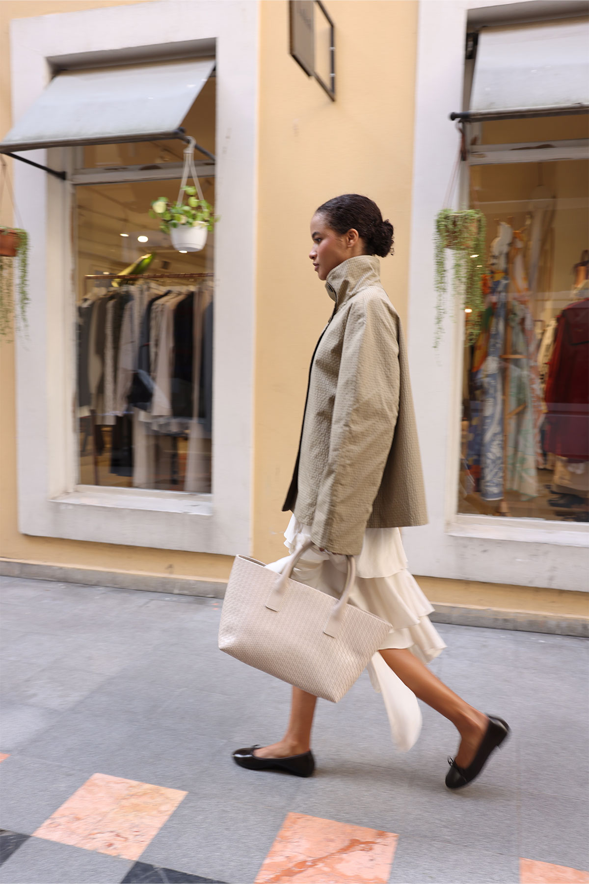 Örgü Dokulu Deri Görünümlü Bej Örgü Kadın Çanta