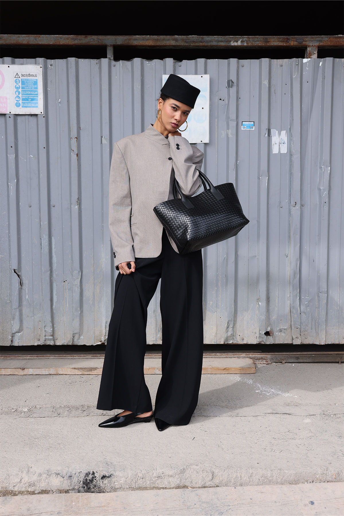 Örgü Dokulu Deri Görünümlü Siyah Örgü Kadın Çanta
