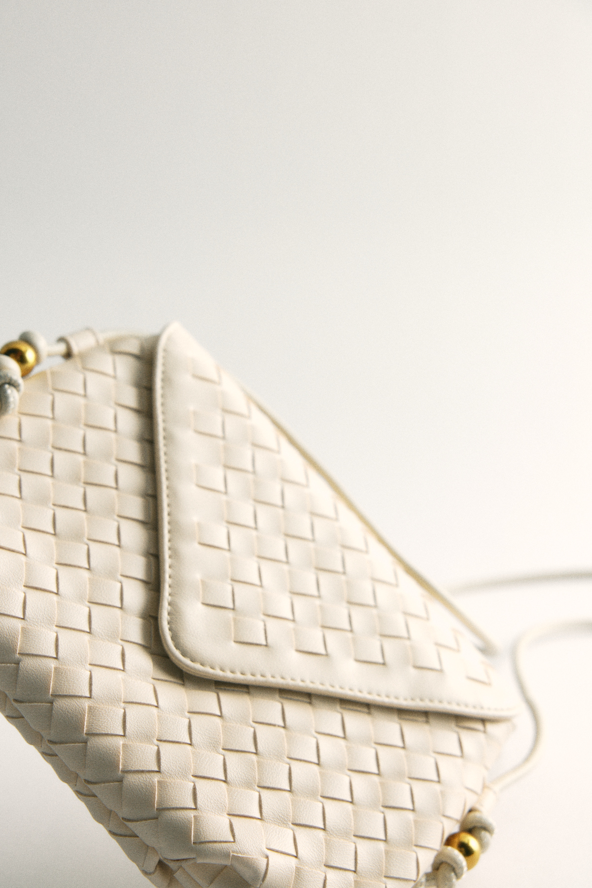 Örgü Dokulu Kapaklı Bej Kadın Çanta