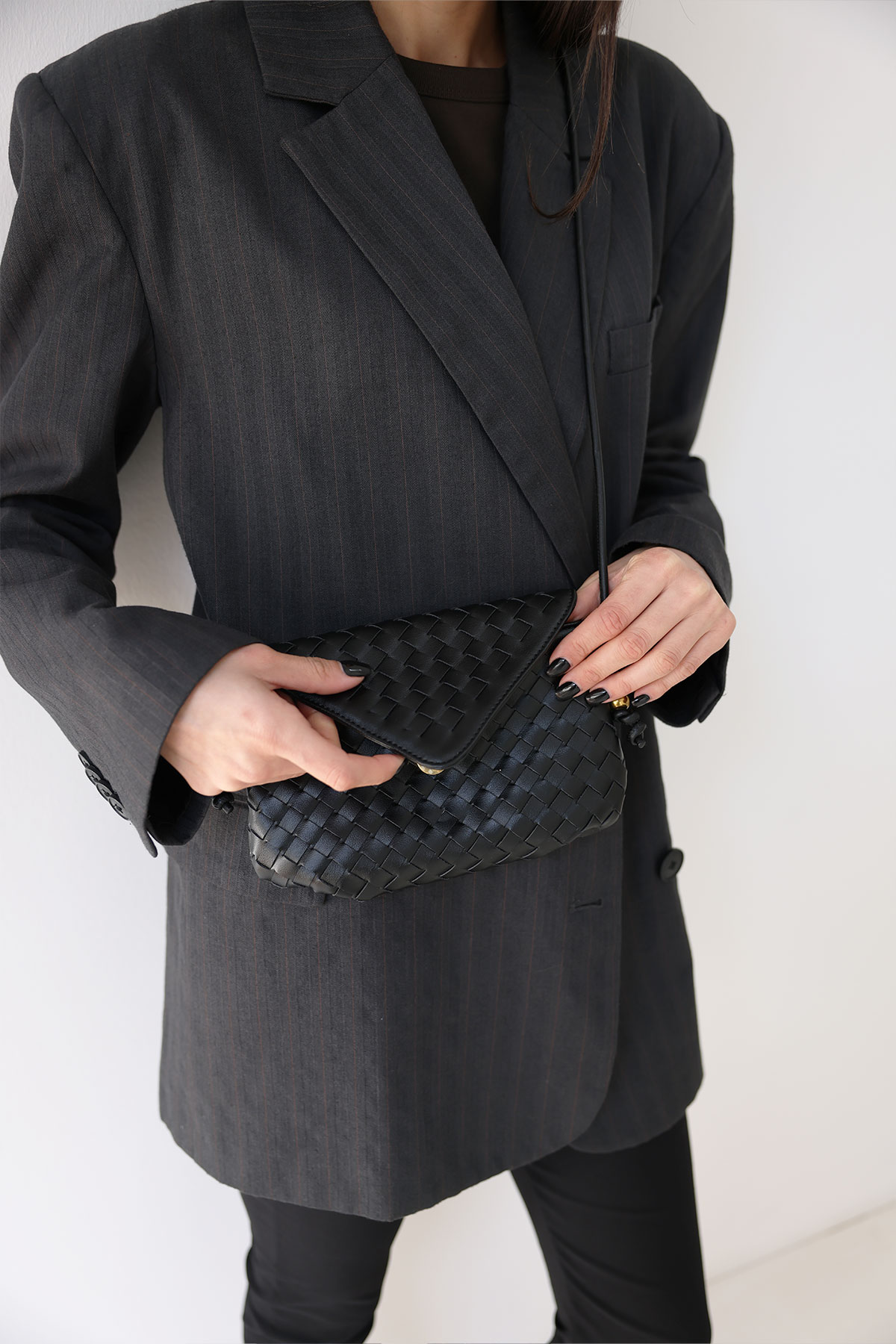 Örgü Dokulu Kapaklı Siyah Kadın Çanta