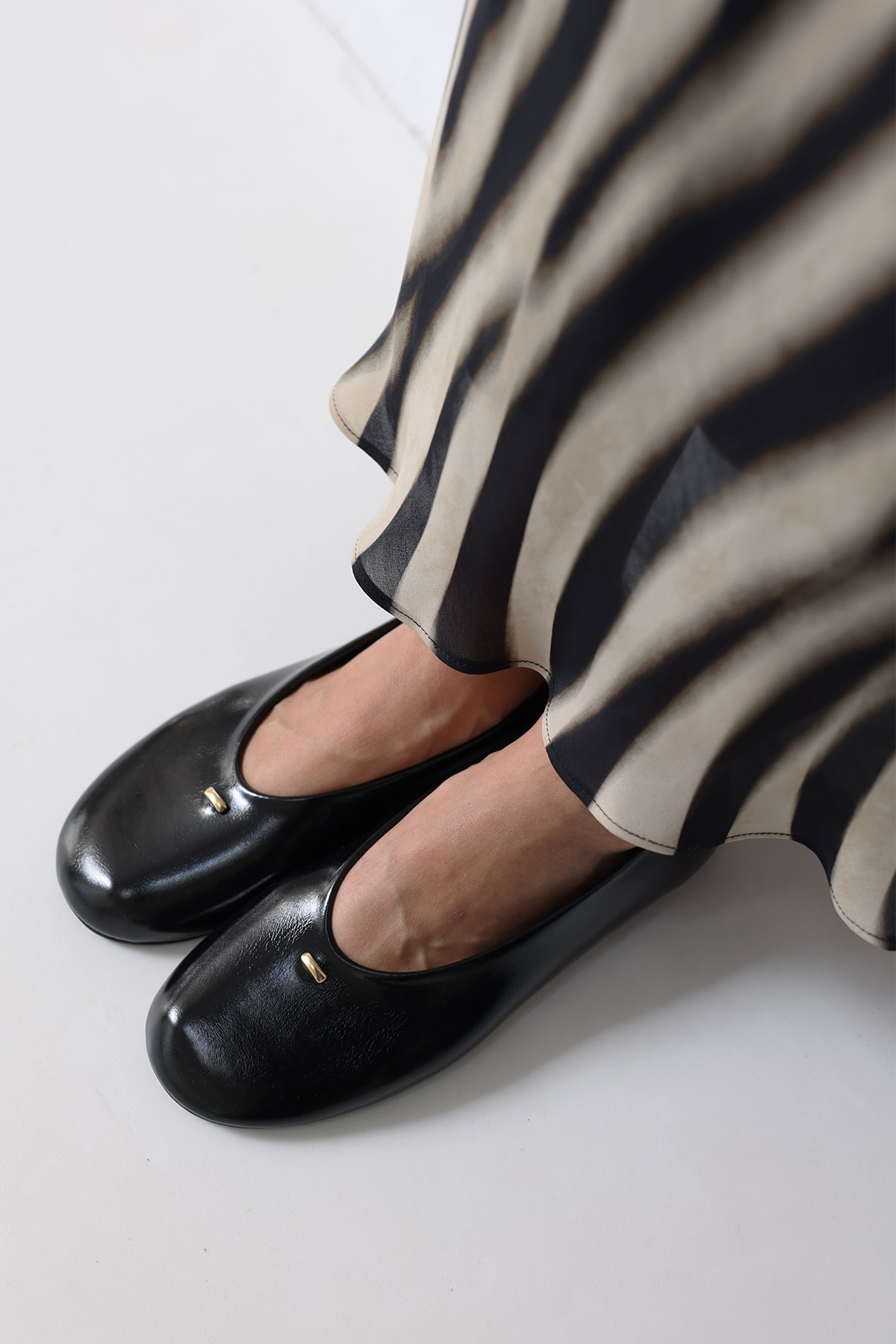 Oval Burun Aksesuar Detaylı Siyah Kadın Babet