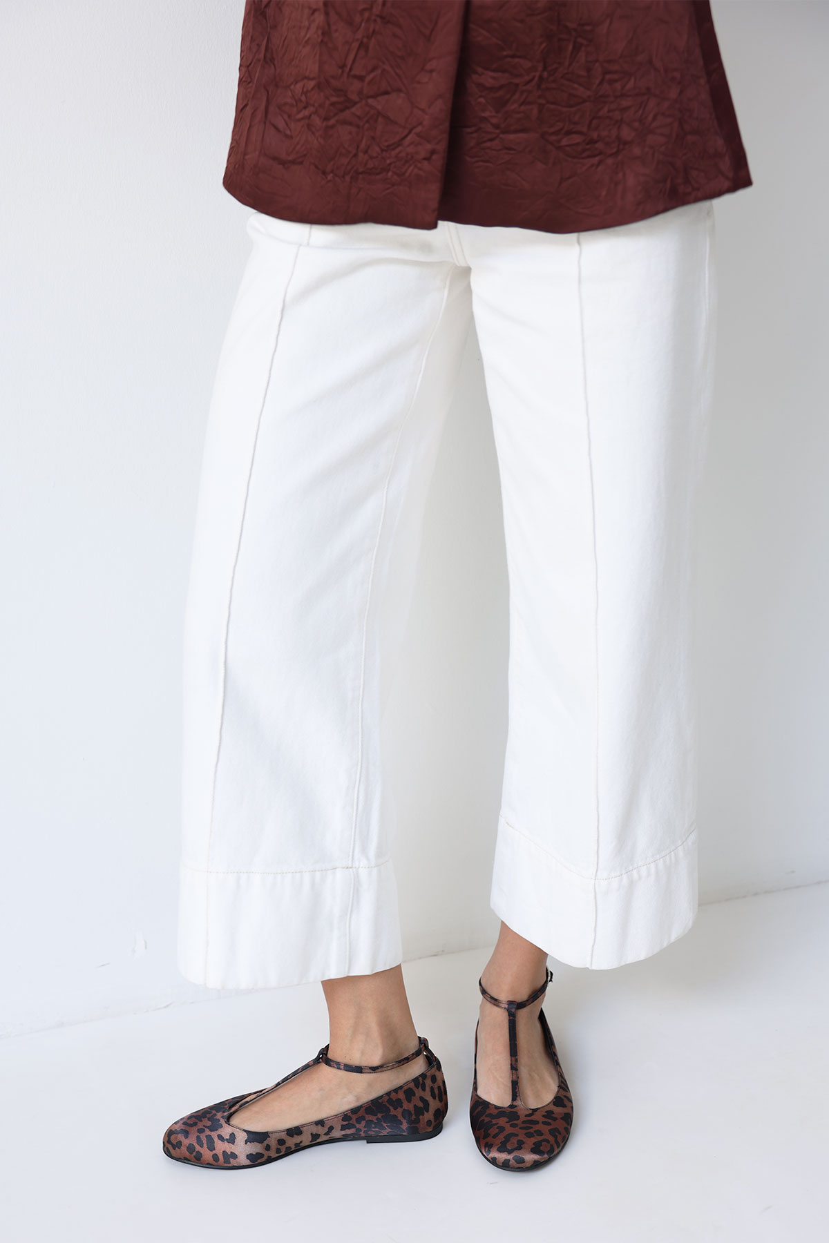 Oval Burun Pencere Detaylı Leopar Kadın Babet