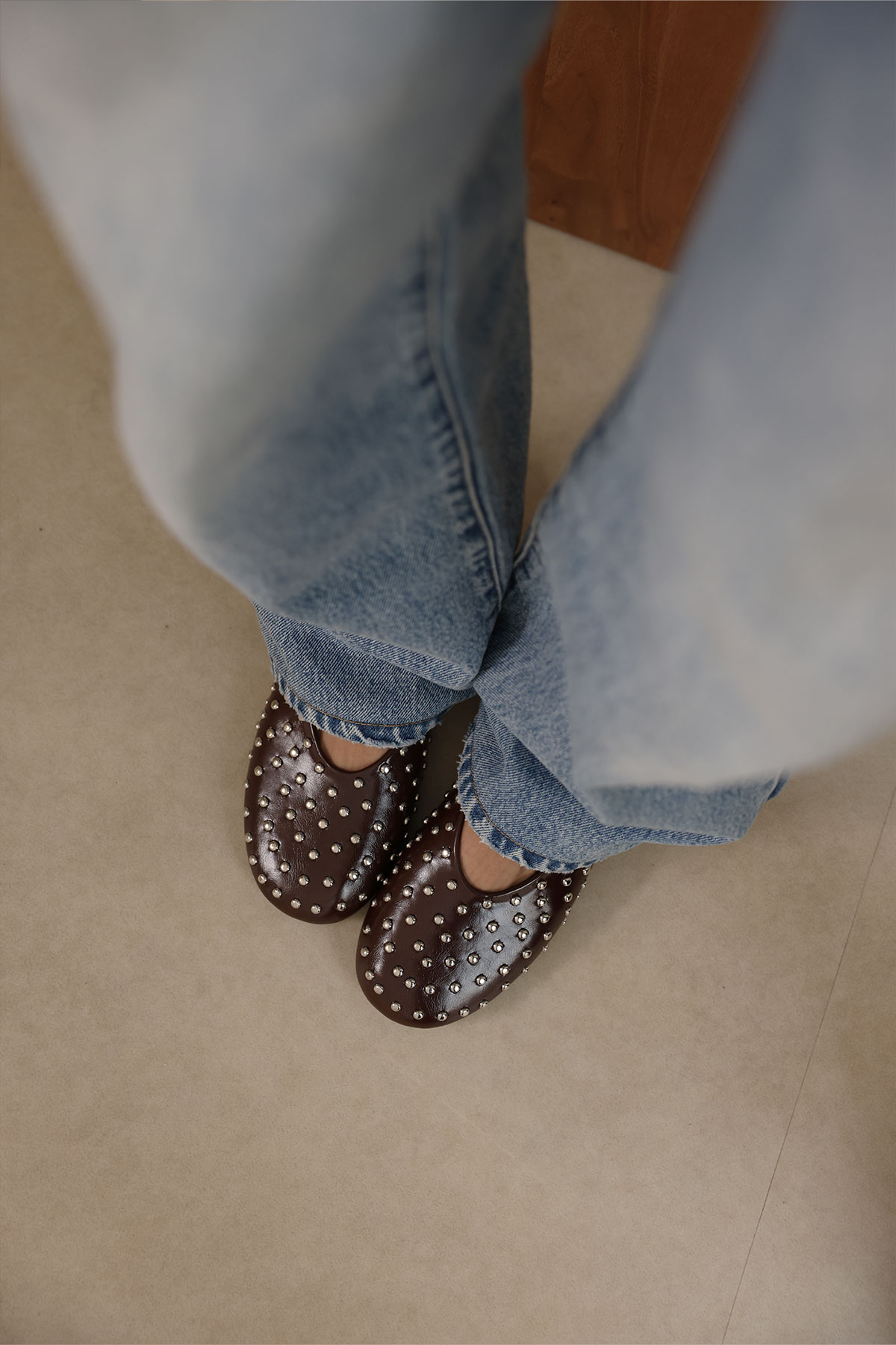 Oval Burun Zımba Detaylı Acı Kahve Kadın Babet