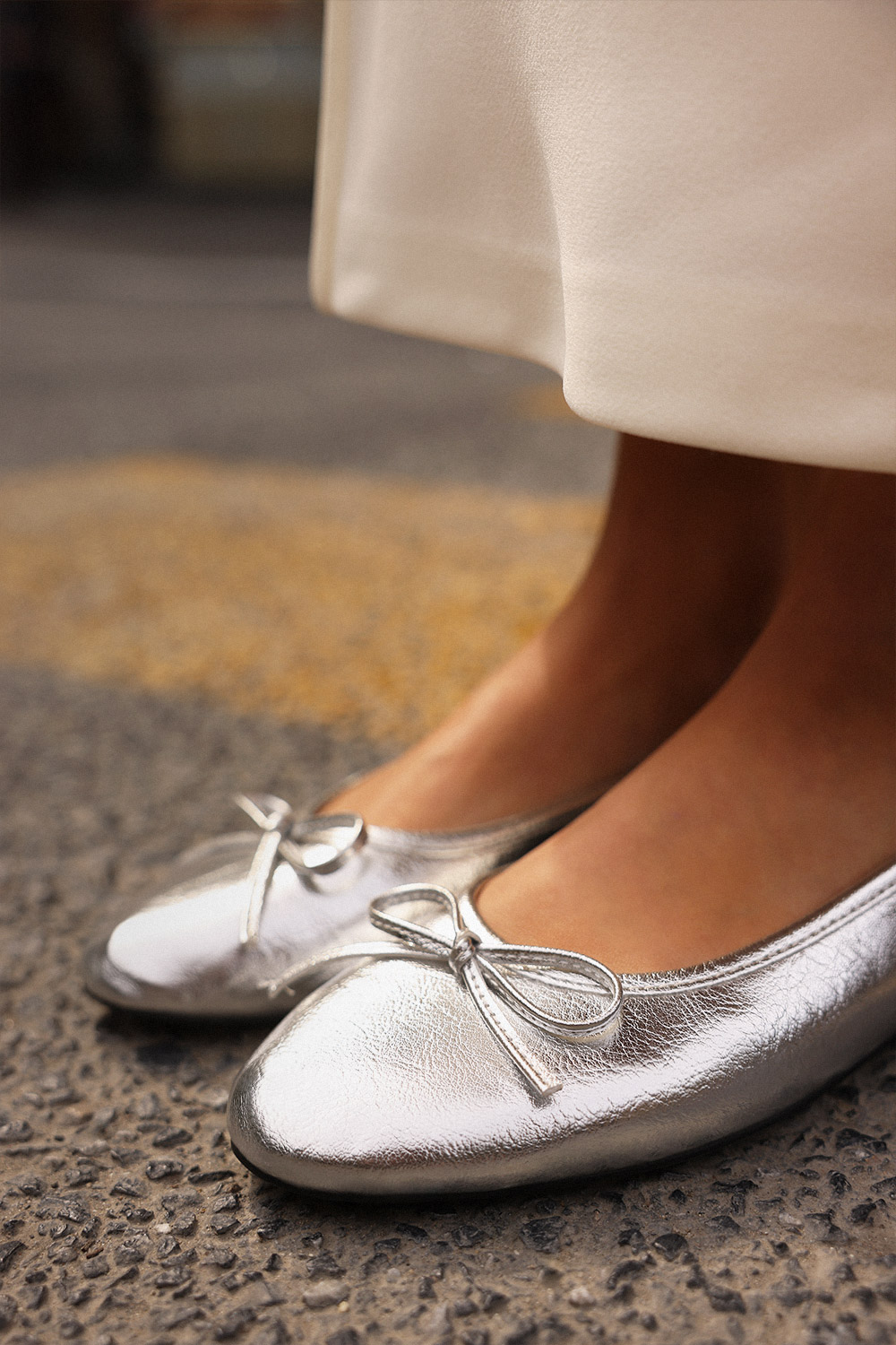 Oval Burunlu Kurdele Detaylı Gümüş Kadın Babet