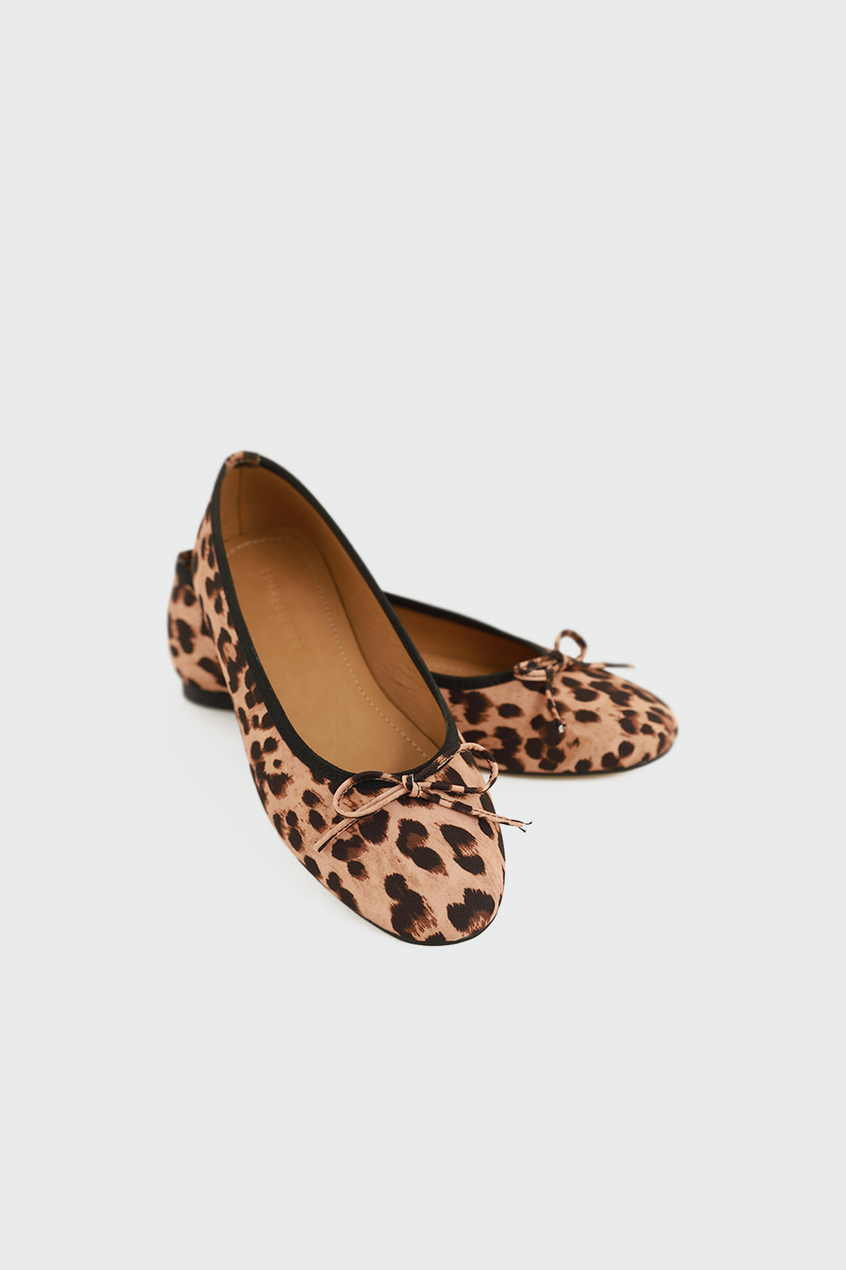 Oval Burunlu Kurdele Detaylı Leopar Kadın Babet