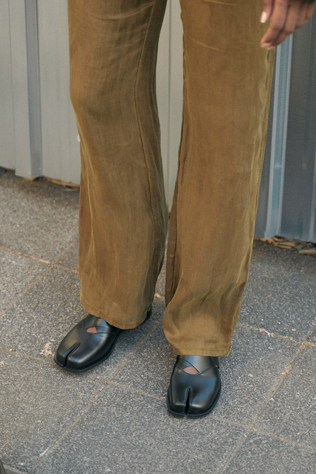 Parmak Arası Çapraz Siyah Kadın Loafer