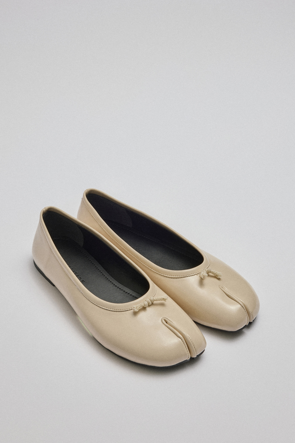 Parmak Arası Düğüm Detaylı Kemik Kadın Babet