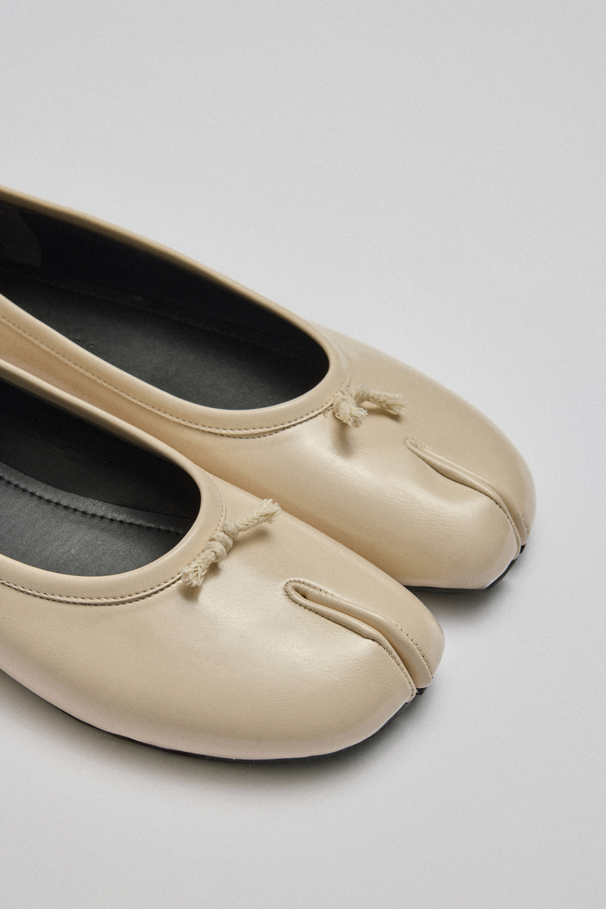 Parmak Arası Düğüm Detaylı Kemik Kadın Babet