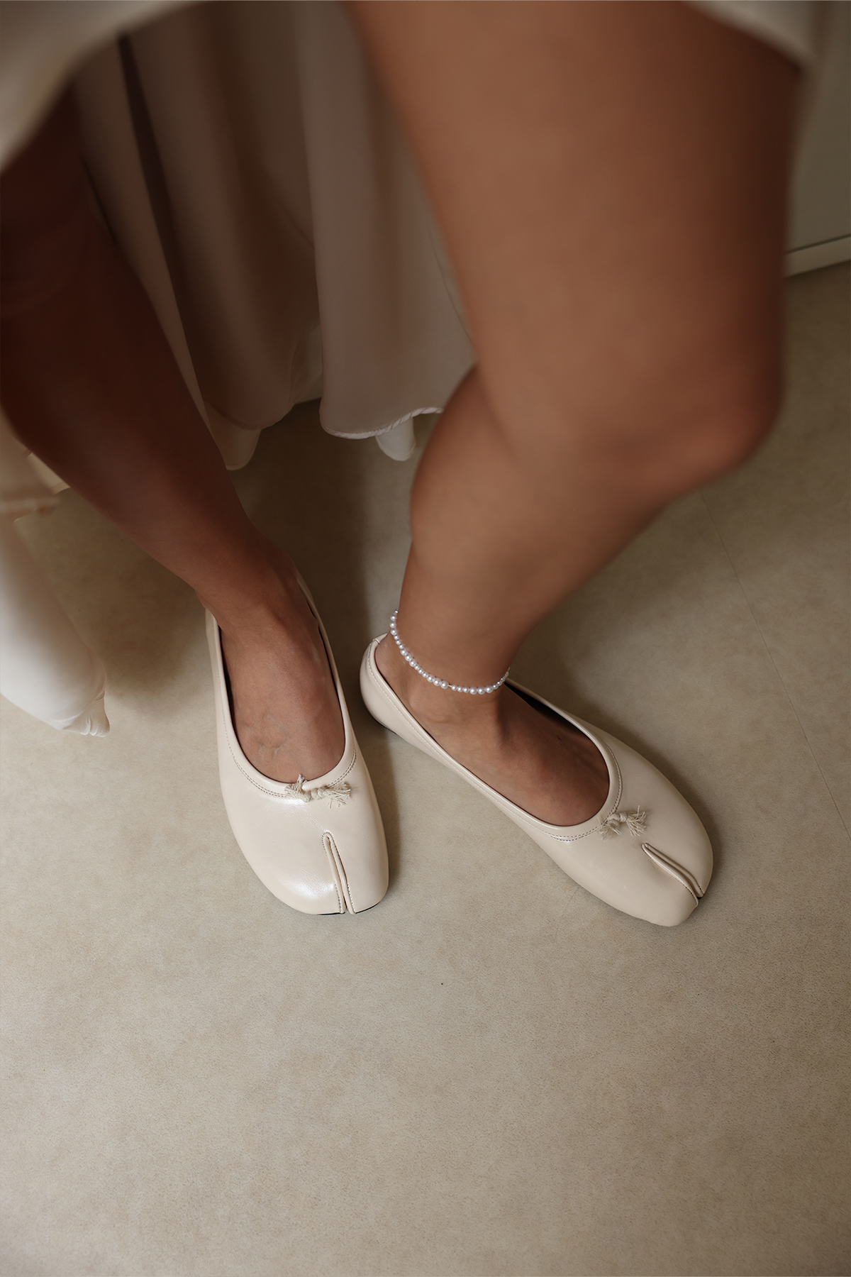 Parmak Arası Düğüm Detaylı Kemik Kadın Babet