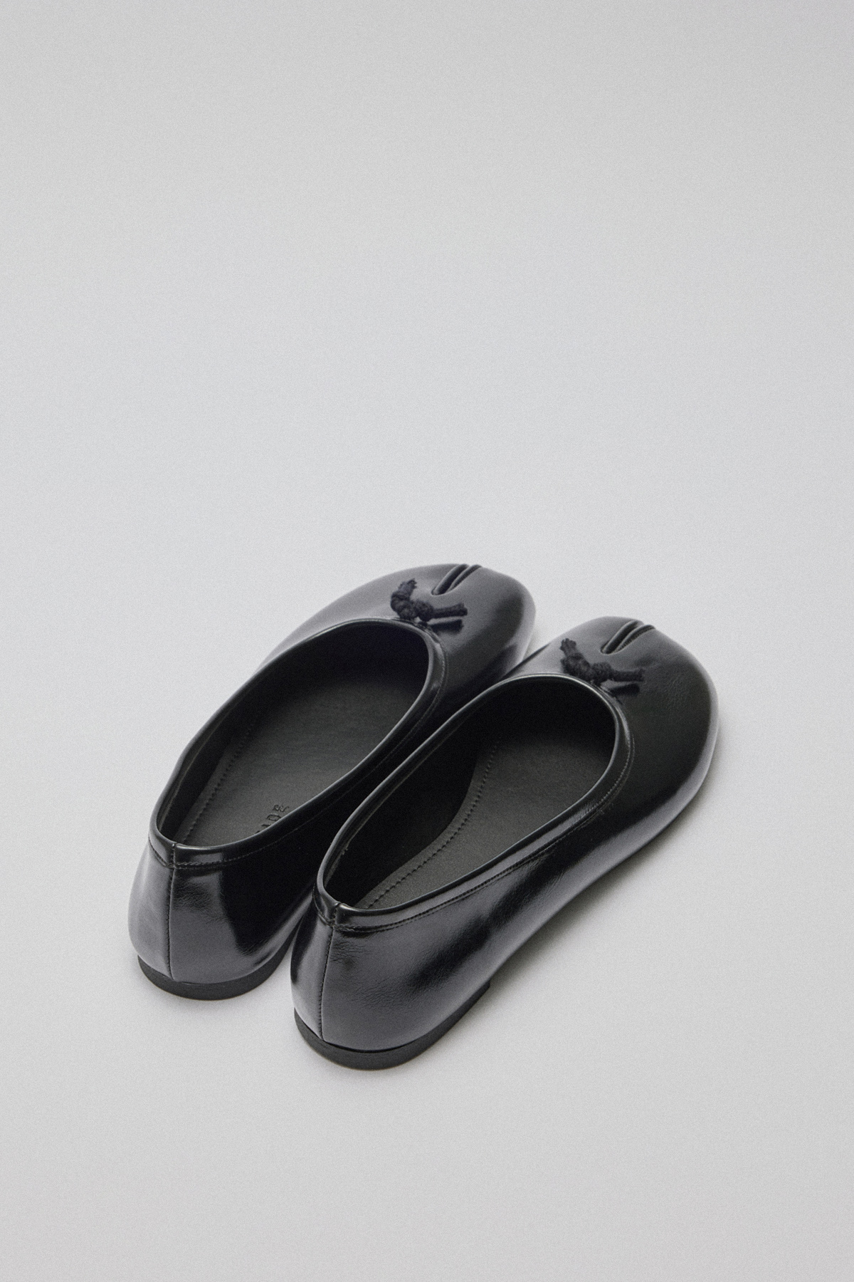 Parmak Arası Düğüm Detaylı Siyah Kadın Babet