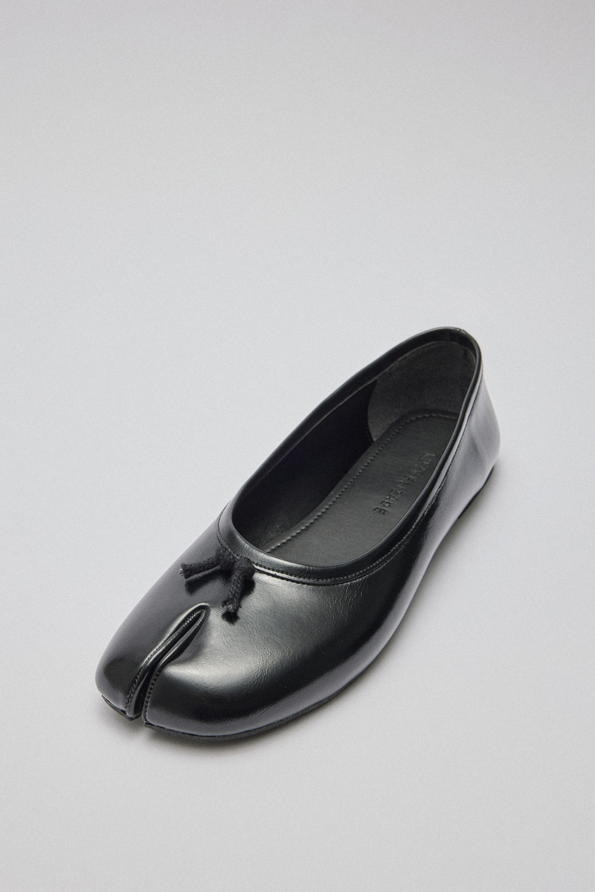 Parmak Arası Düğüm Detaylı Siyah Kadın Babet