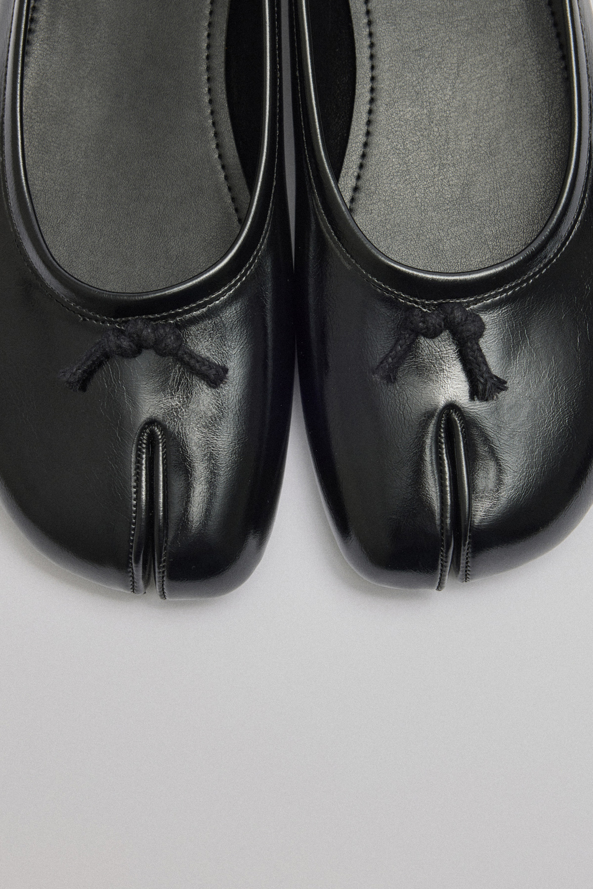 Parmak Arası Düğüm Detaylı Siyah Kadın Babet