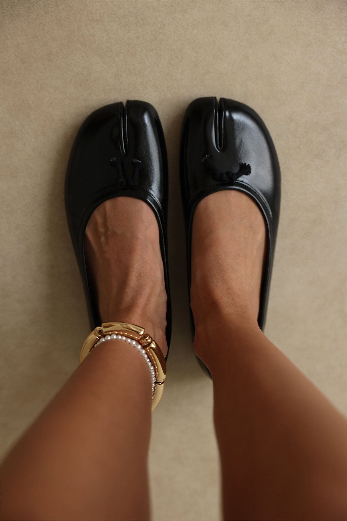 Parmak Arası Düğüm Detaylı Siyah Kadın Babet