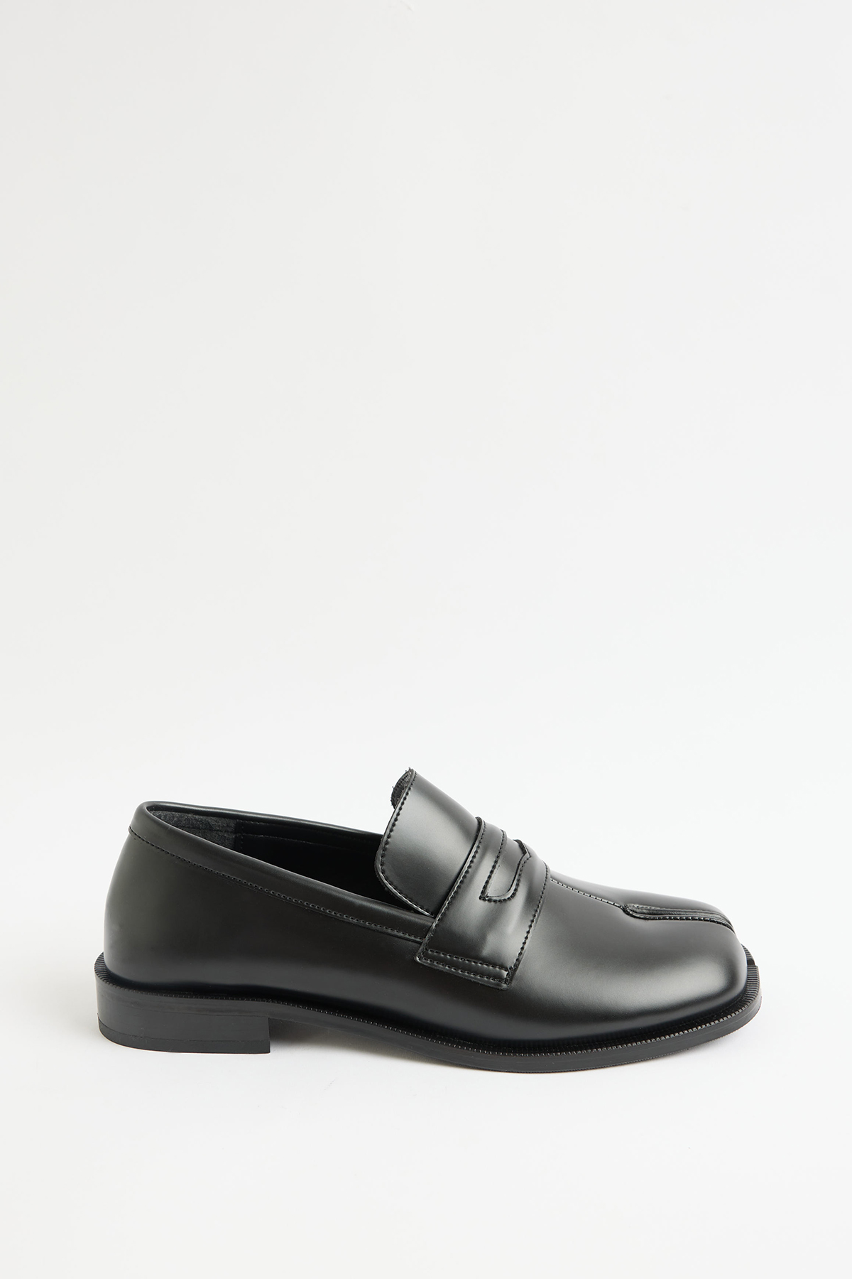 Parmak Arası Klasik Loafer Siyah Kadın Loafer