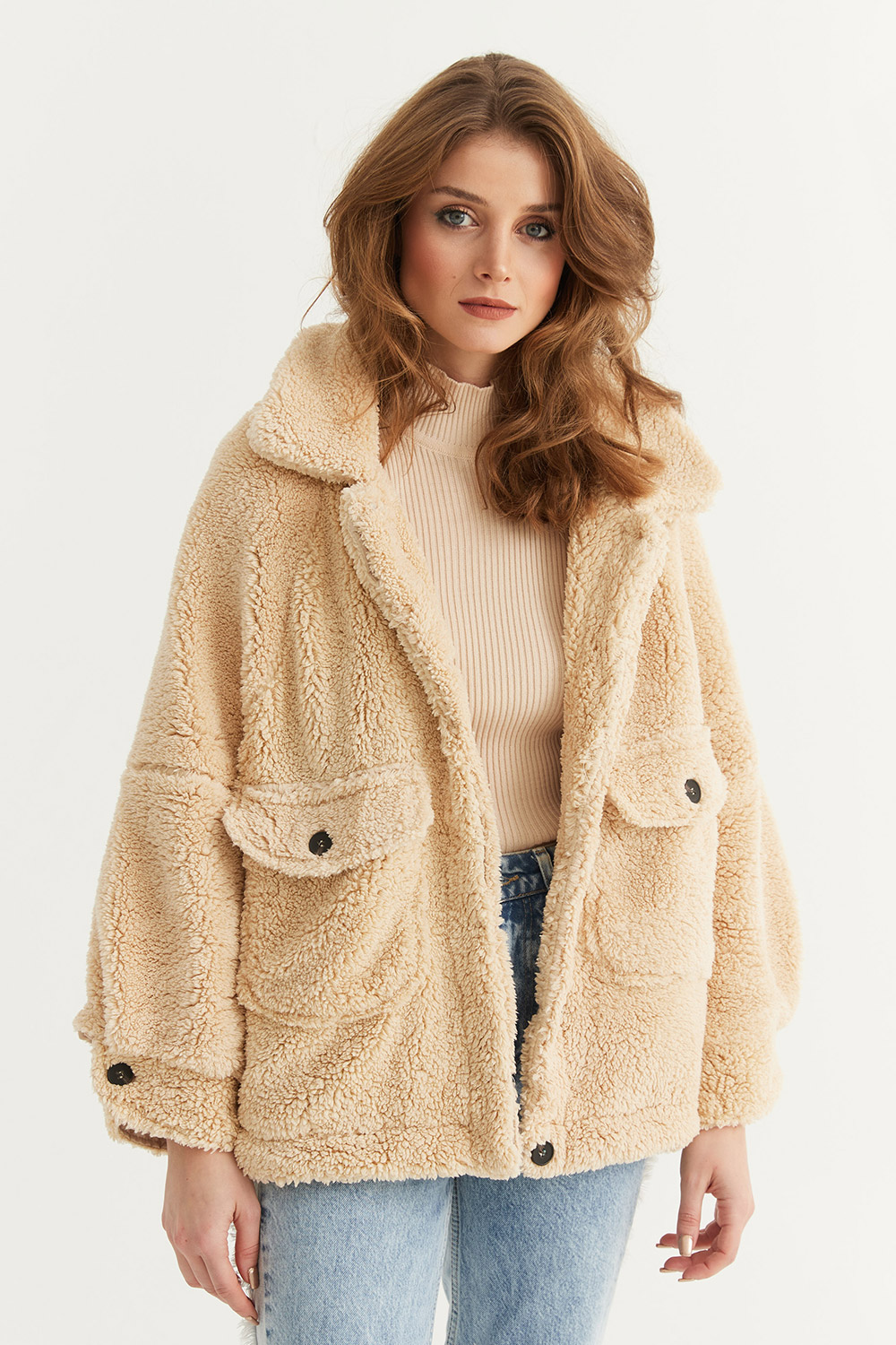 Peluş Cep Detaylı Açık Bej Kadın Mont