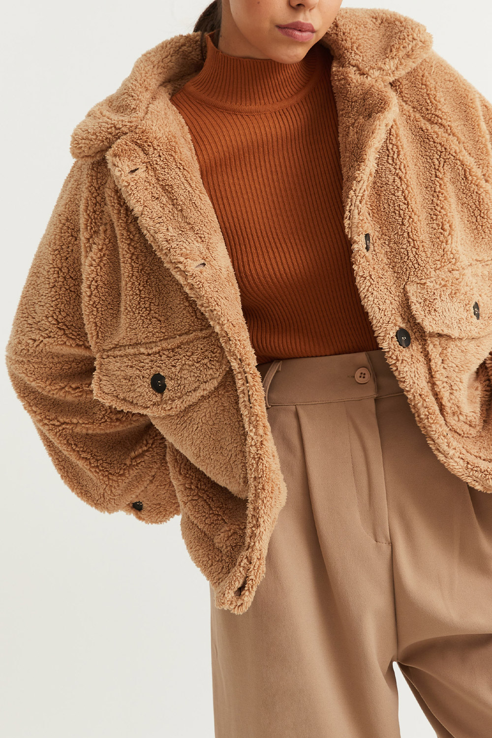 Peluş Cep Detaylı Koyu Bej Kadın Mont