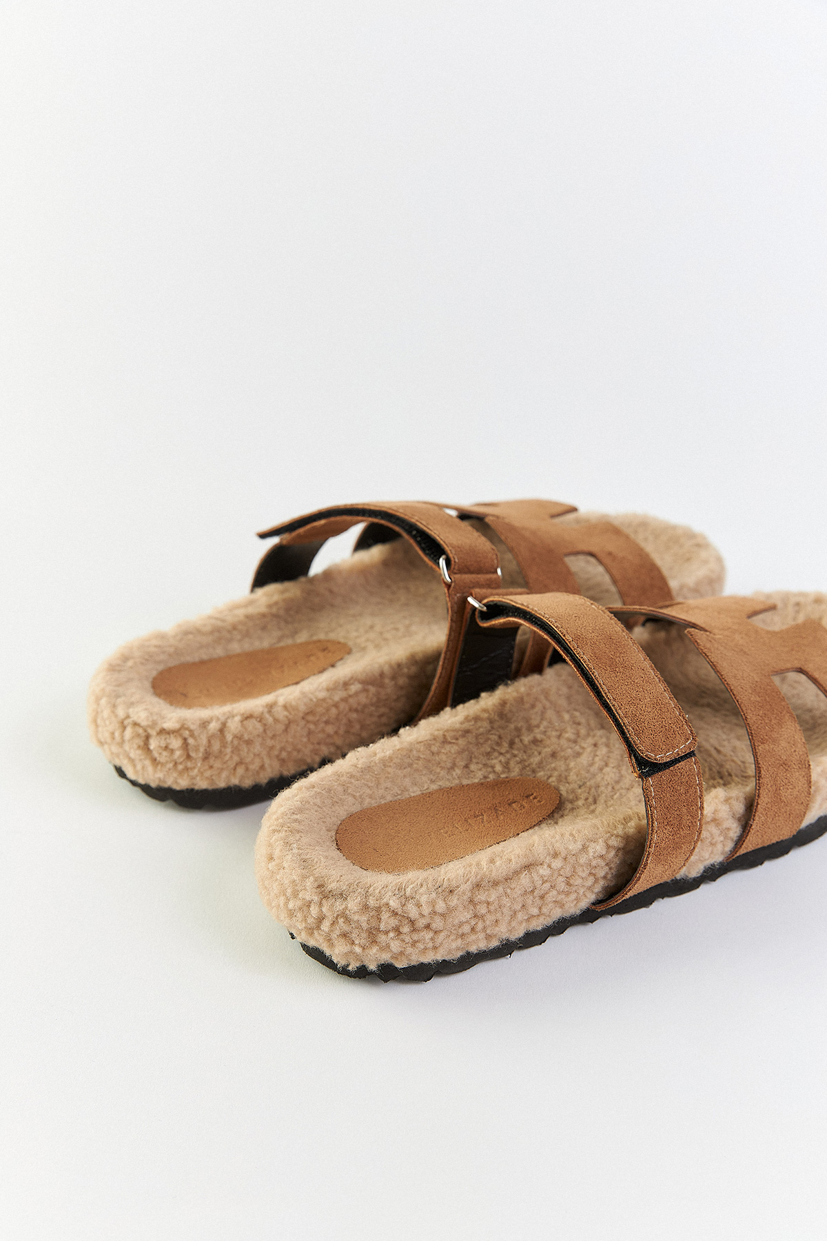 Peluş Taban Süet Camel Kadın Terlik