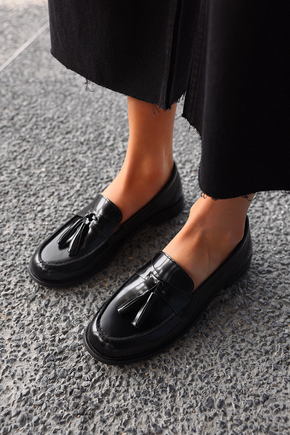 Püskül Detaylı Loafer Siyah Kadın Babet