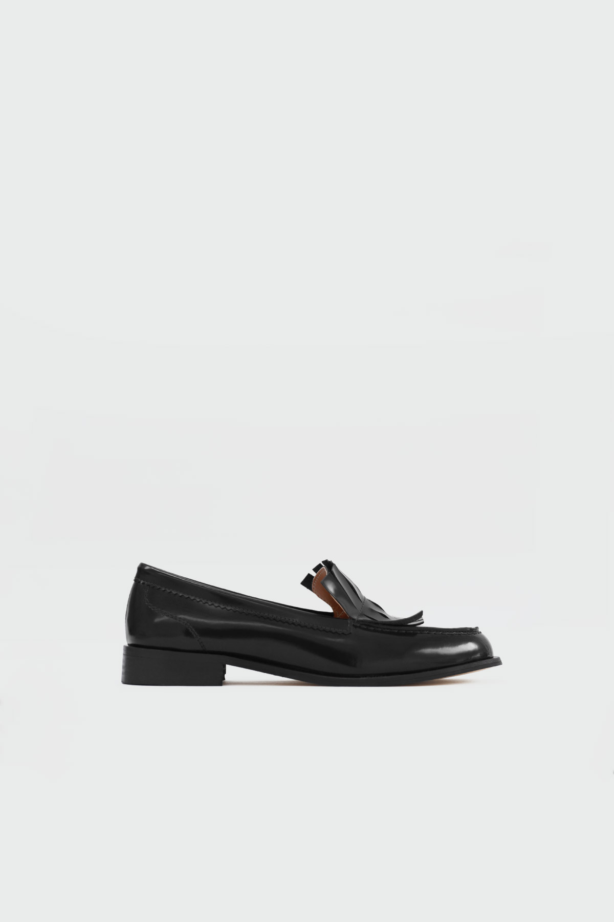 Püsküllü Loafer Siyah Kadın Babet