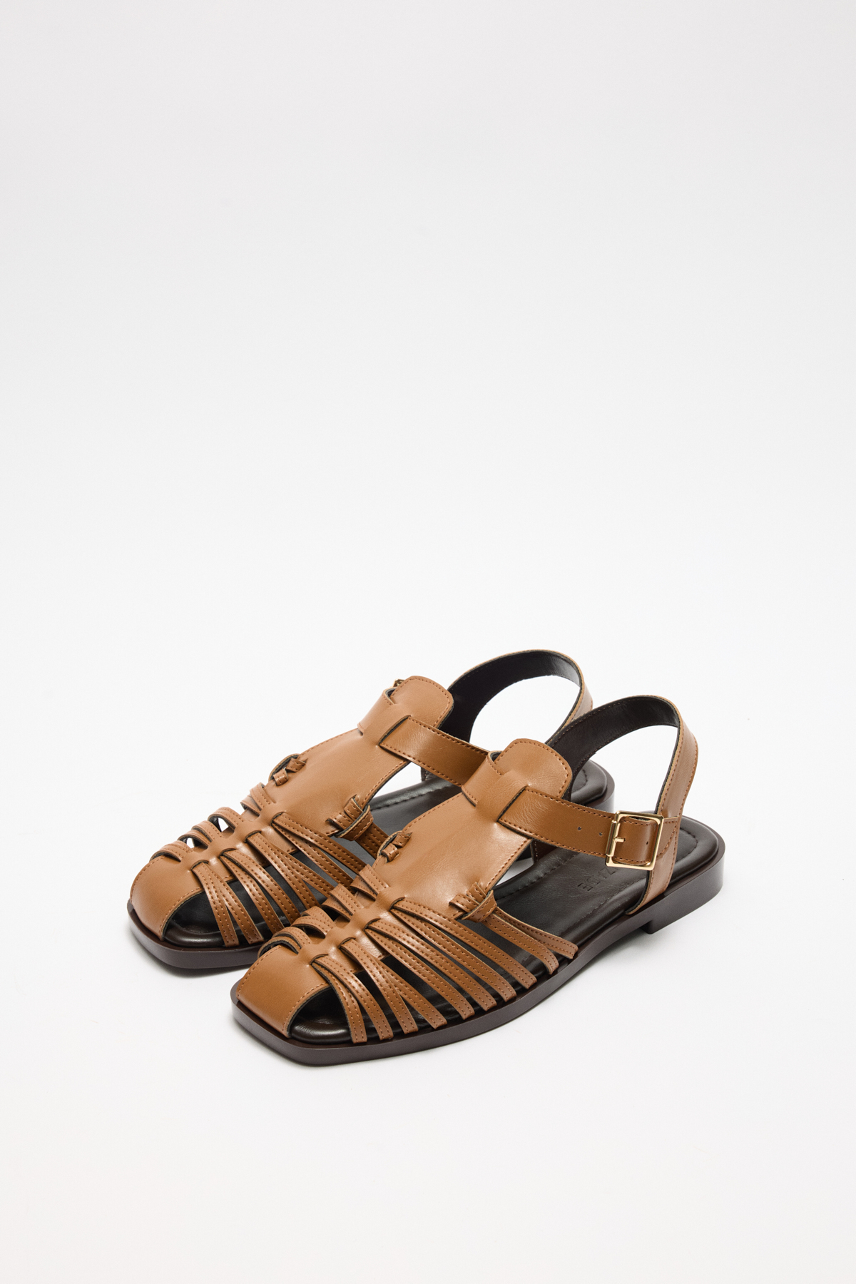 Önü Kapalı Çok Bantlı Karamel Kadın Sandalet