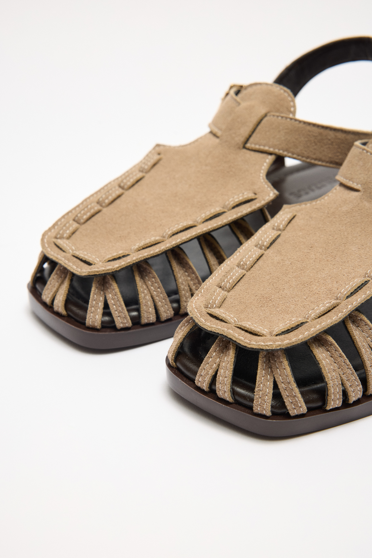 Minimal Çok Bantlı Vizon Süet Kadın Sandalet