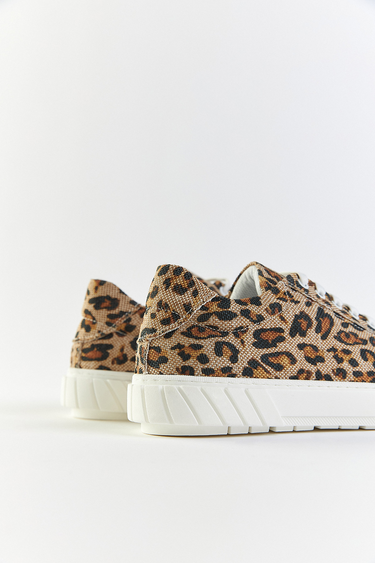 Şerit Detaylı Bağcıklı Denim Leopar Kadın Spor