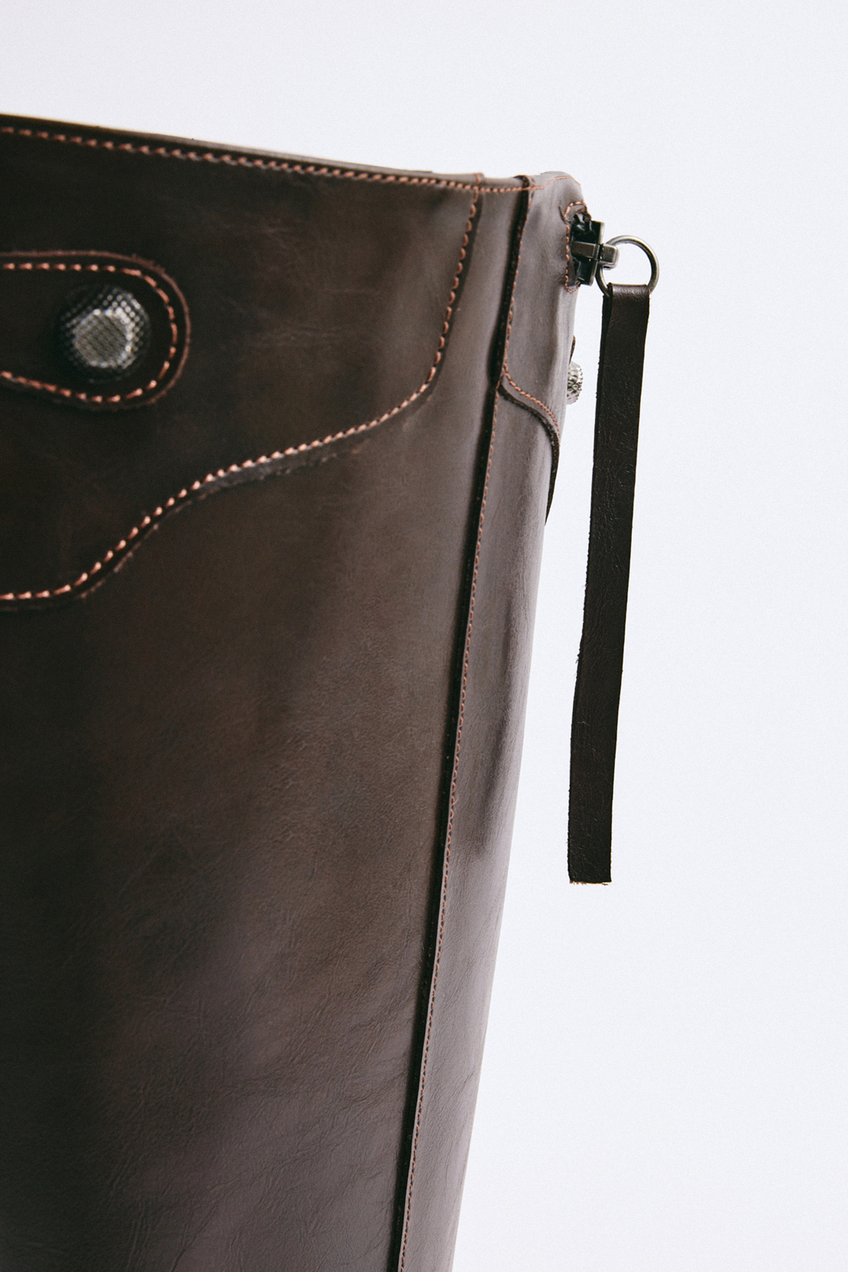 Sivri Burun Aksesuar Detaylı Acı Kahve Kadın Çizme