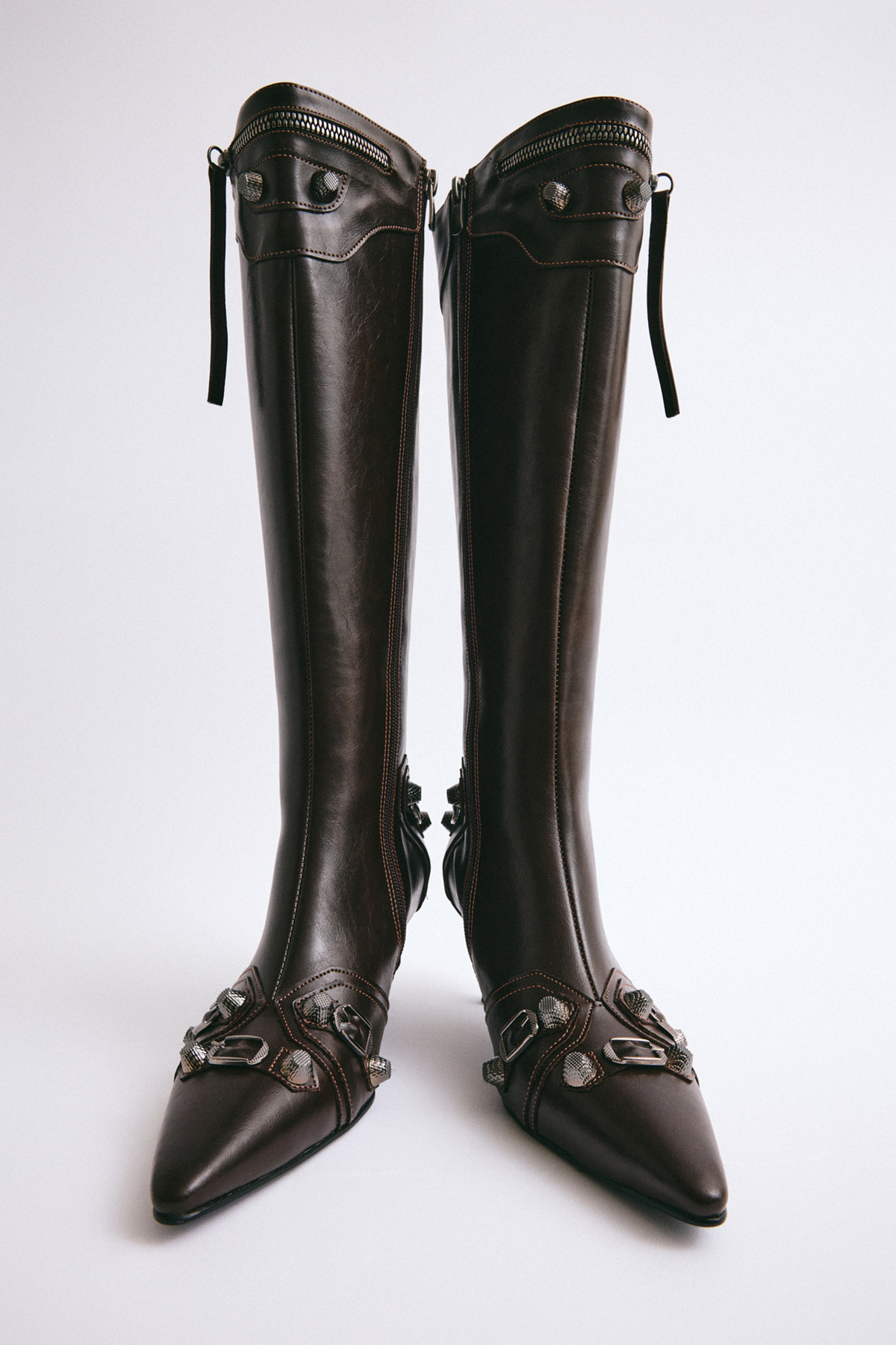 Sivri Burun Aksesuar Detaylı Acı Kahve Kadın Çizme