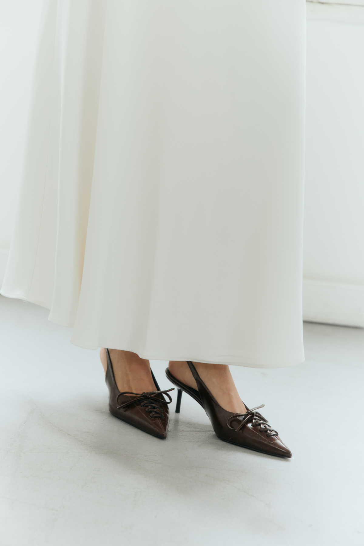 Sivri Burun Bağcık Detaylı Acı Kahve Kadın Topuklu