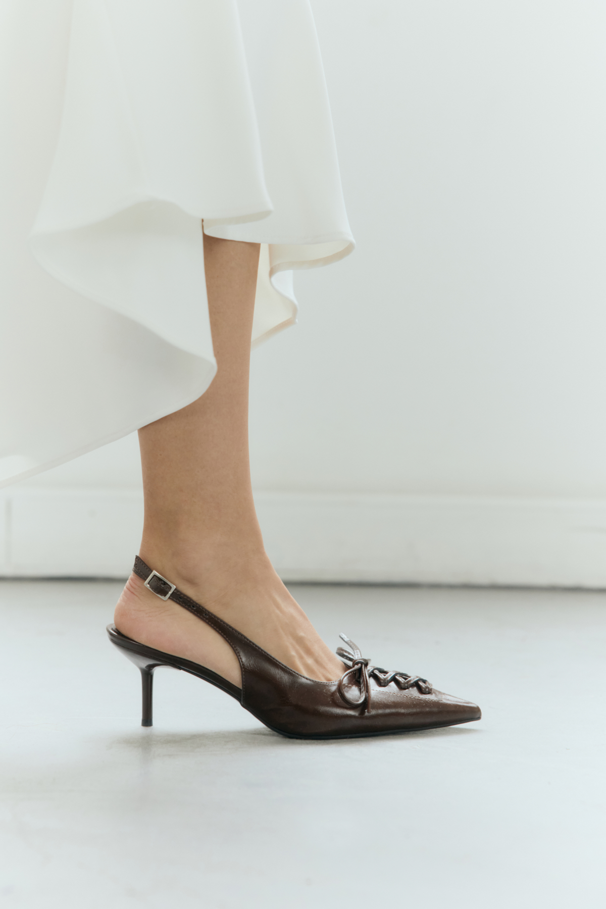 Sivri Burun Bağcık Detaylı Acı Kahve Kadın Topuklu