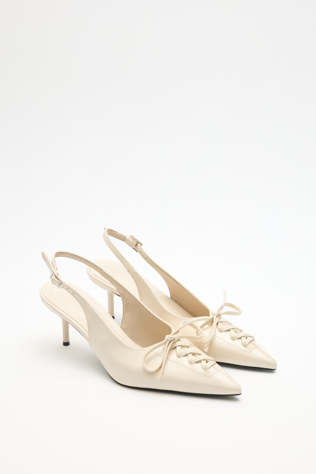 Sivri Burun Bağcık Detaylı Kemik Kadın Topuklu