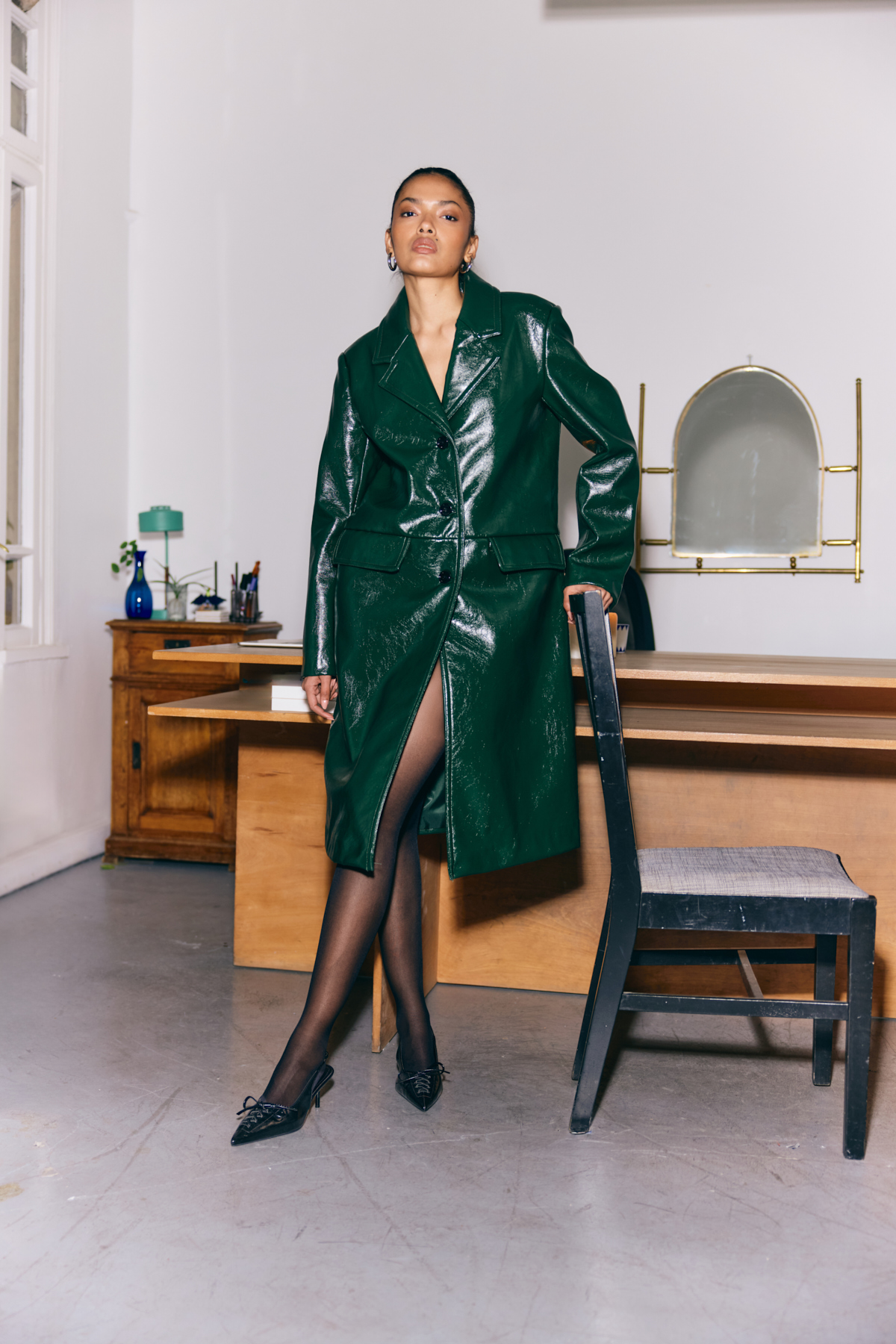 Sivri Burun Bağcık Detaylı Siyah Kadın Topuklu