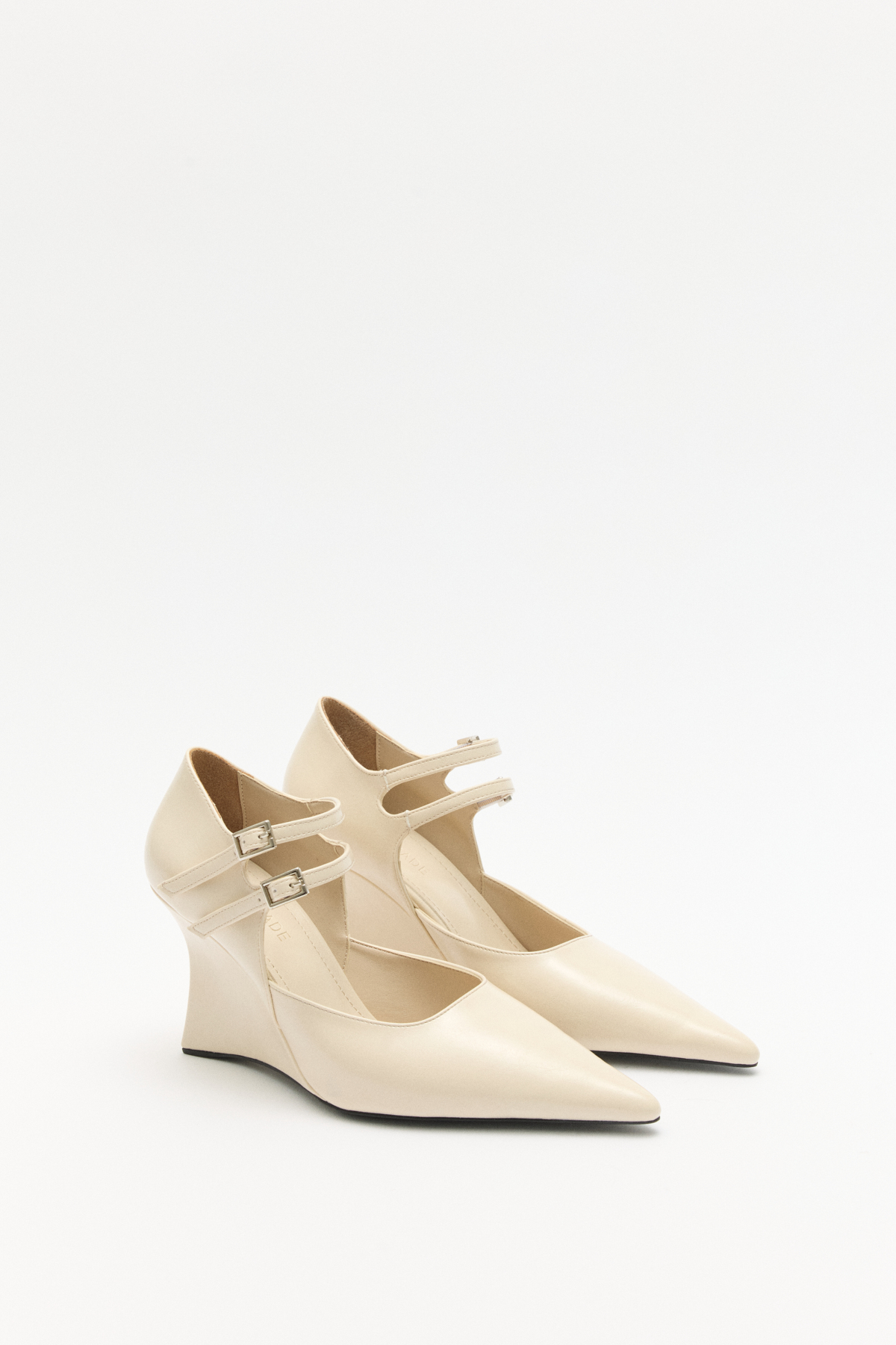Sivri Burun Bant Detaylı Kemik Kadın Topuklu