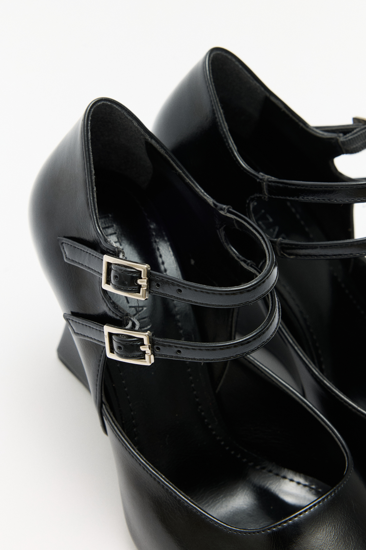 Sivri Burun Bant Detaylı Siyah Kadın Topuklu