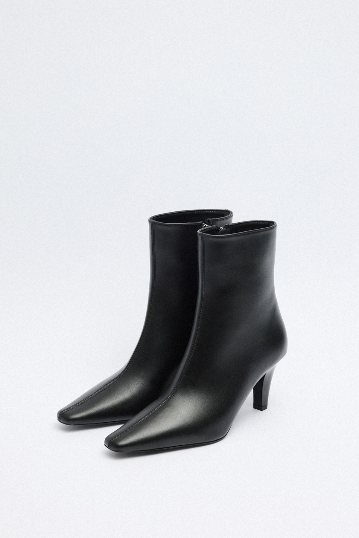 Sivri Burun Bilek Üstü Siyah Kadın Bot