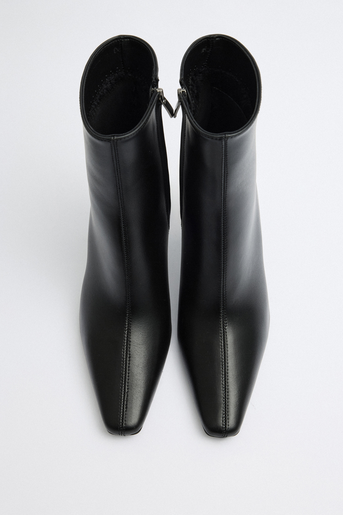 Sivri Burun Bilek Üstü Siyah Kadın Bot