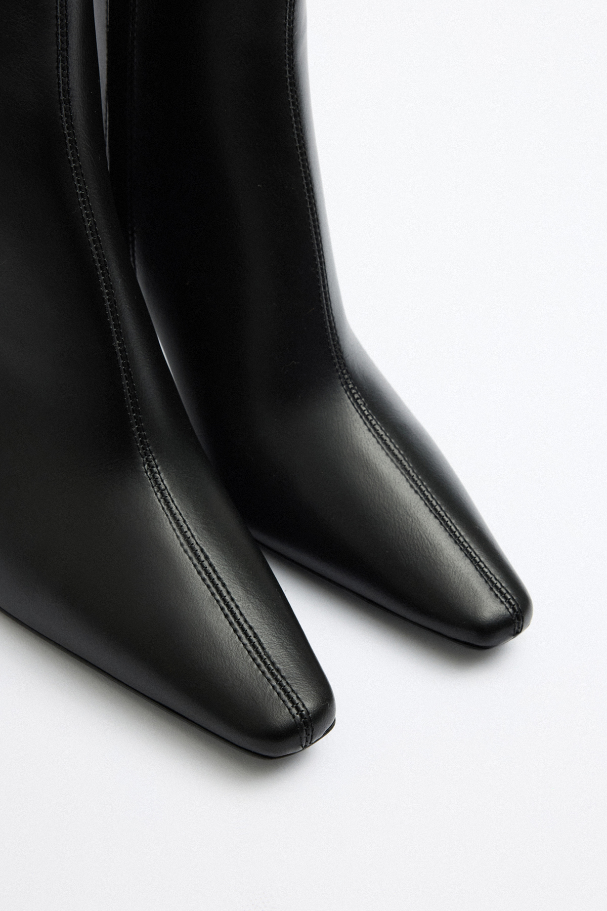 Sivri Burun Bilek Üstü Siyah Kadın Bot