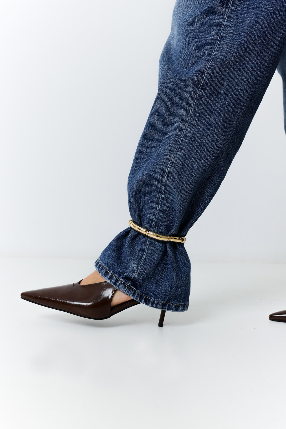 Sivri Burun Dekolteli Acı Kahve Kadın Topuklu