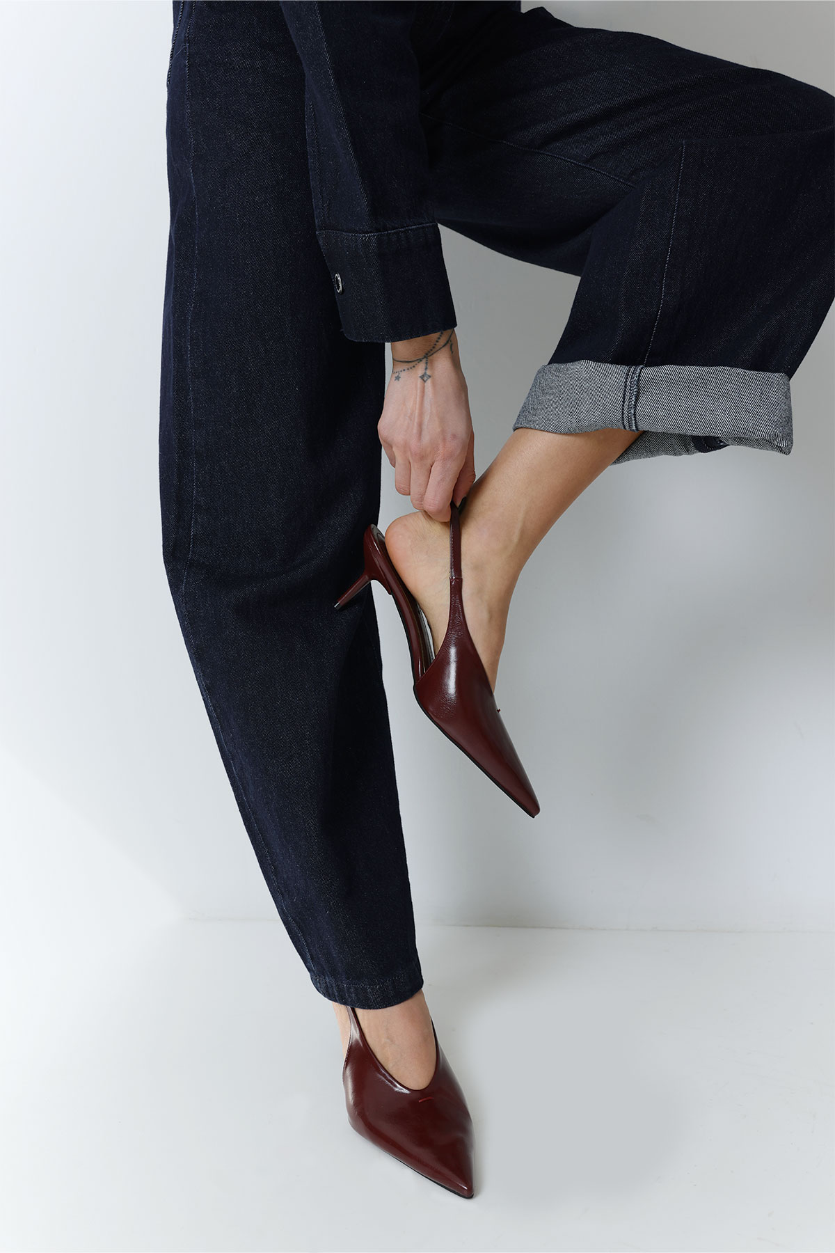 Sivri Burun Dekolteli Bordo Kadın Topuklu