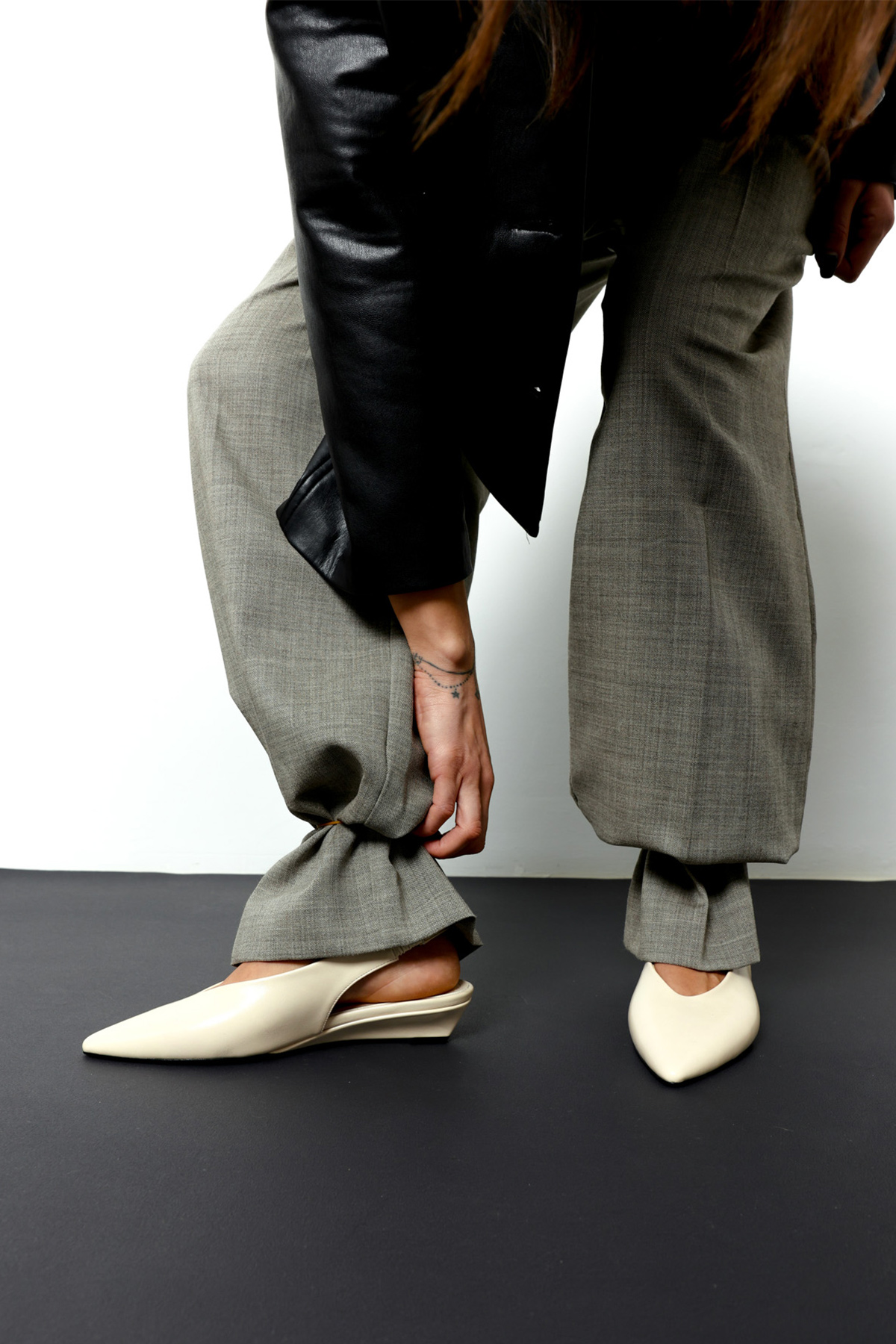 Sivri Burun Dekolteli Dolgu Topuk Kemik Kadın Topuklu