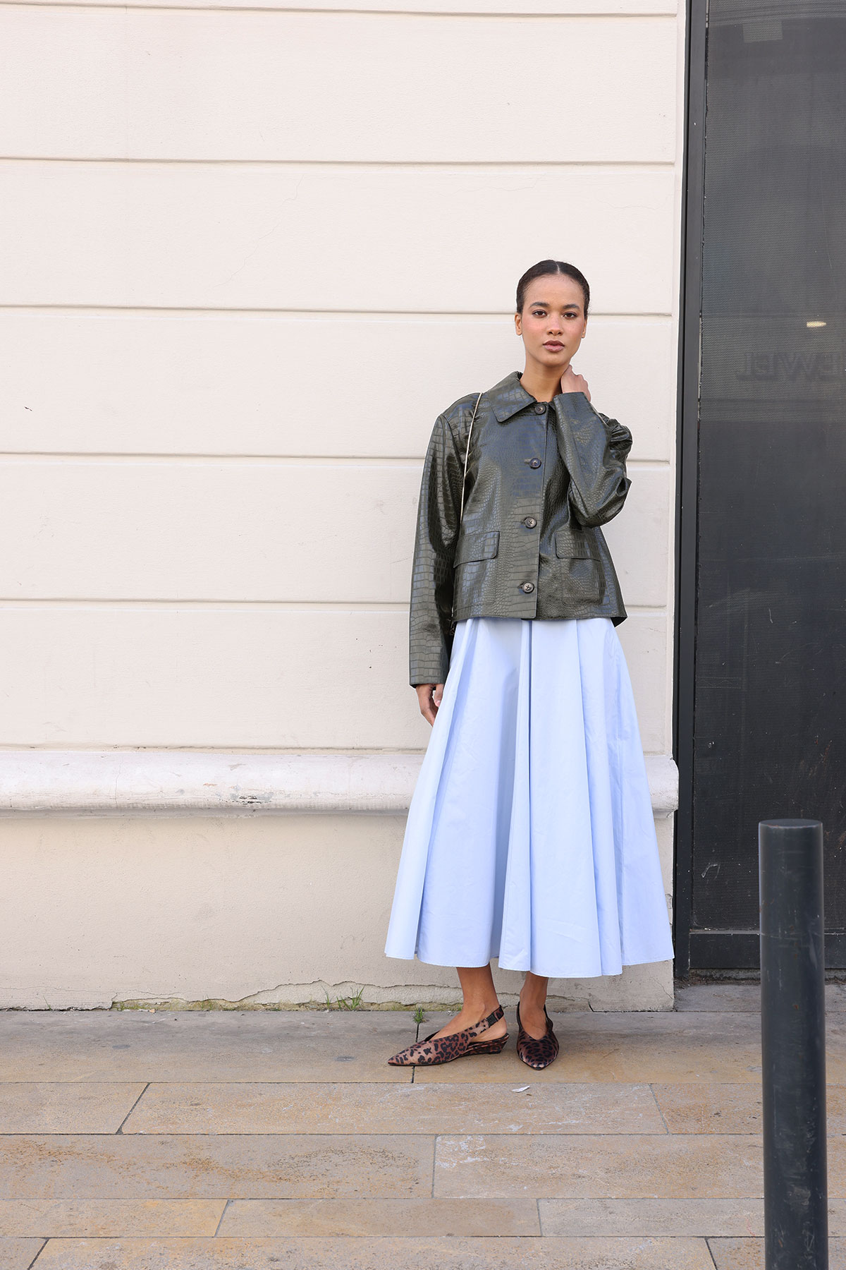 Sivri Burun Dekolteli Dolgu Topuk Leopar Kadın Topuklu