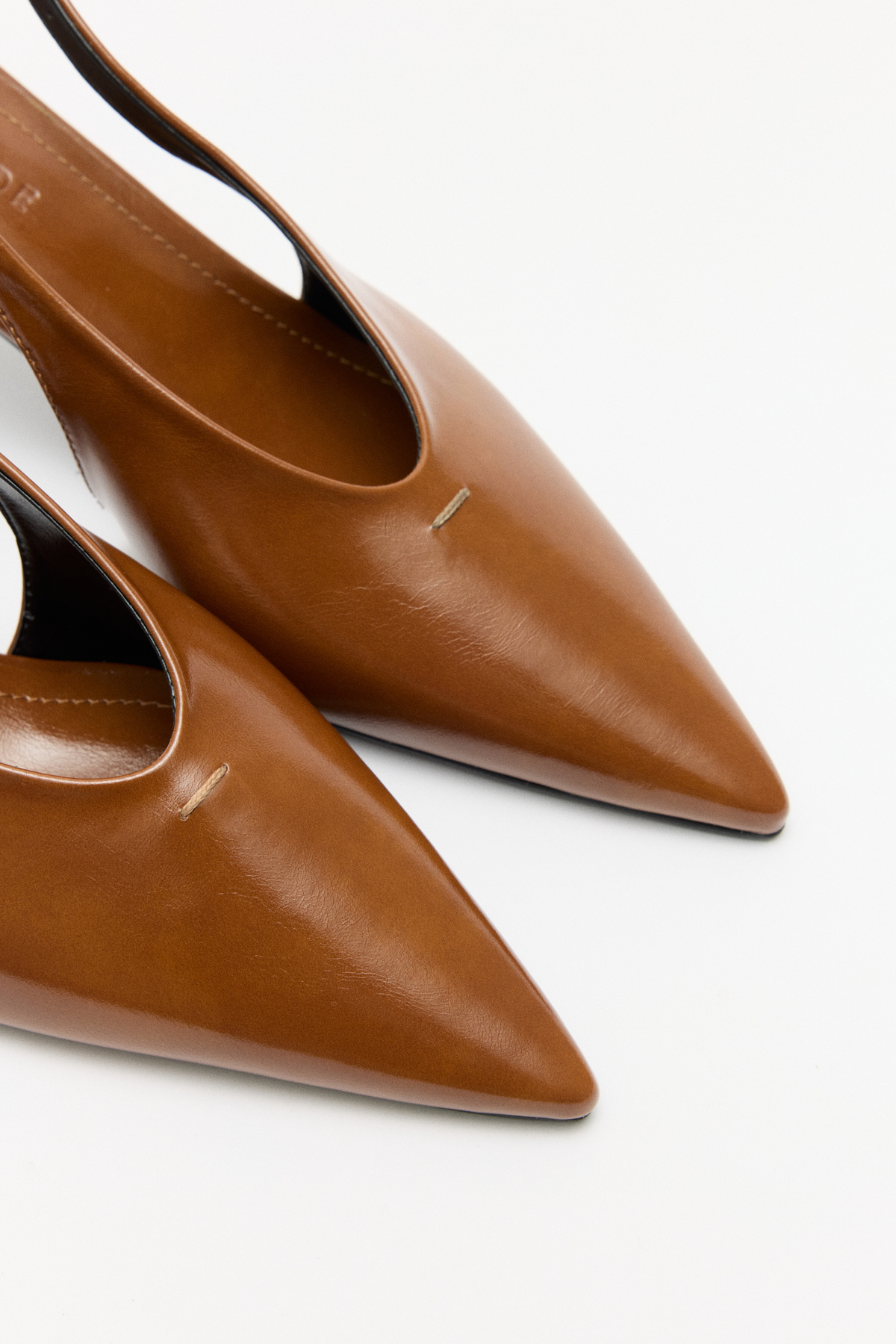 Sivri Burun Dekolteli Karamel Kadın Topuklu