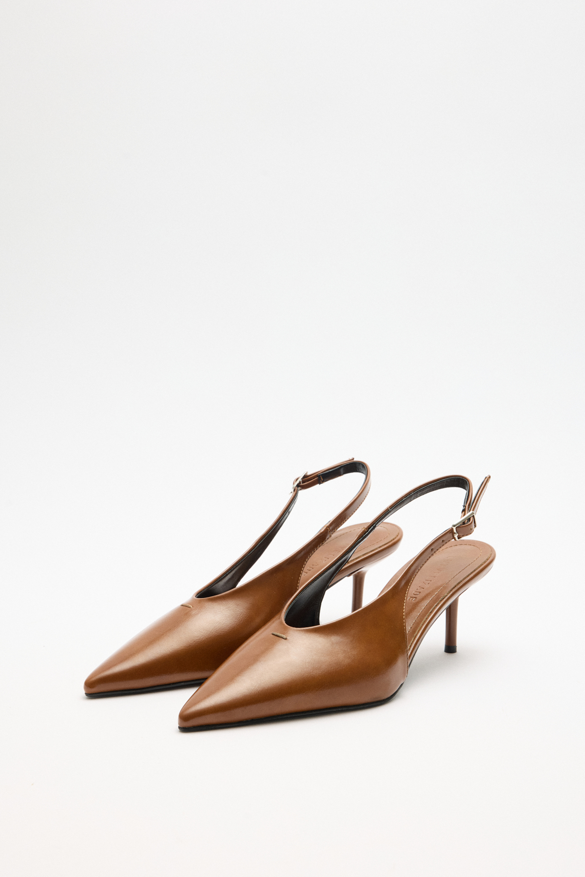 Sivri Burun Dekolteli Karamel Kadın Topuklu
