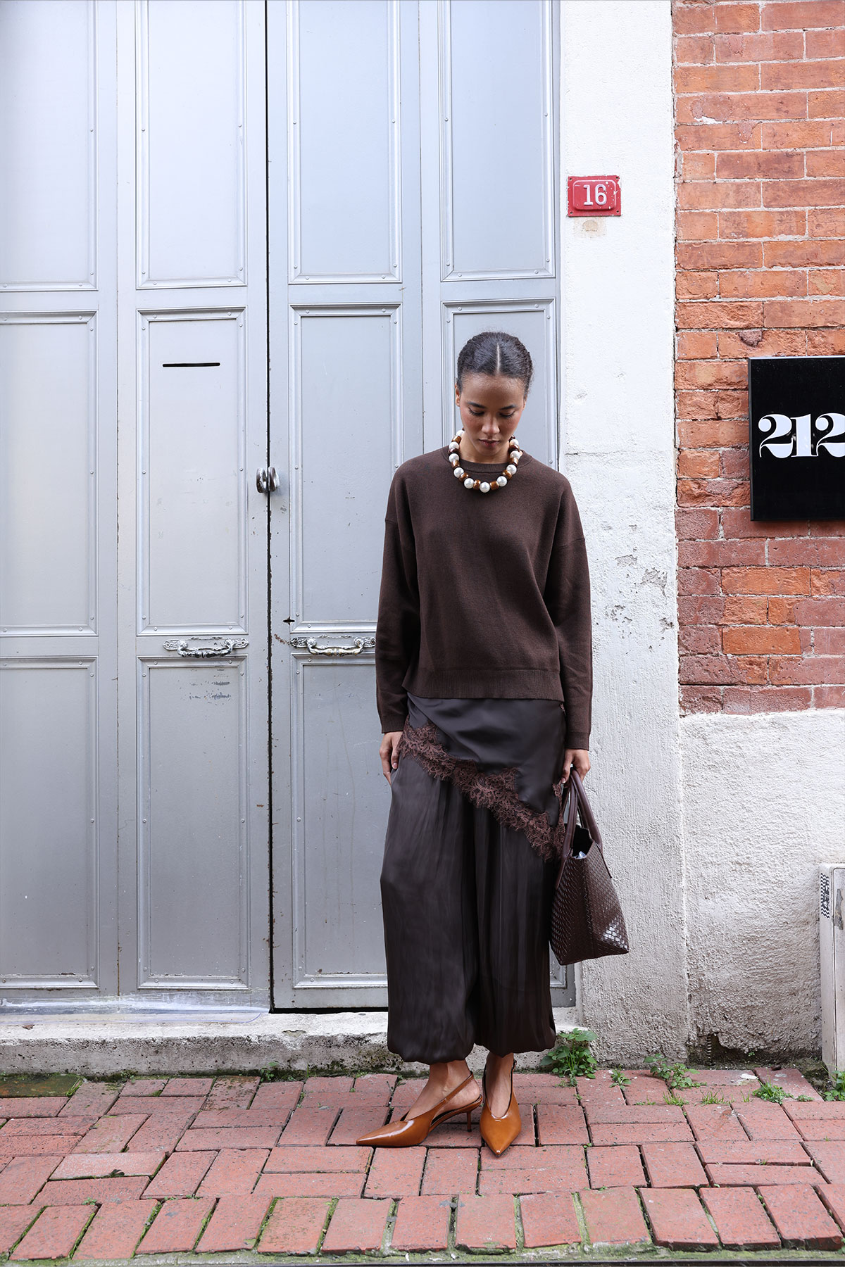 Sivri Burun Dekolteli Karamel Kadın Topuklu